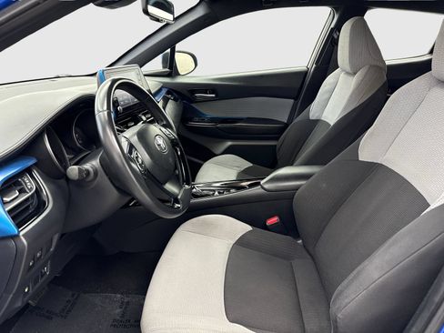 Used 2019 Toyota C-HR XLE FWD image 17