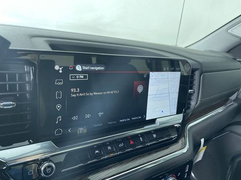 Used 2024 GMC Sierra 1500 SLE image 13