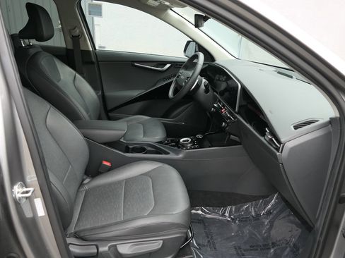 Certified 2023 Kia Niro SX Touring FWD image 26