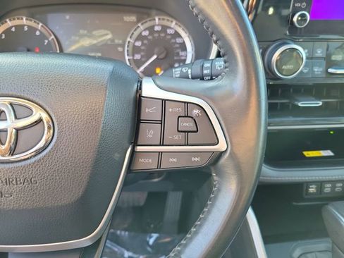 Used 2023 Toyota Highlander L image 19