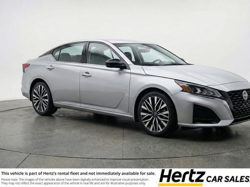Used 2025 Nissan Altima 2.5 SV FWD image 1
