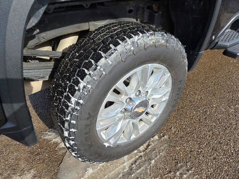 Used 2022 Chevrolet Silverado 3500 High Country w/ Safety Package II image 9