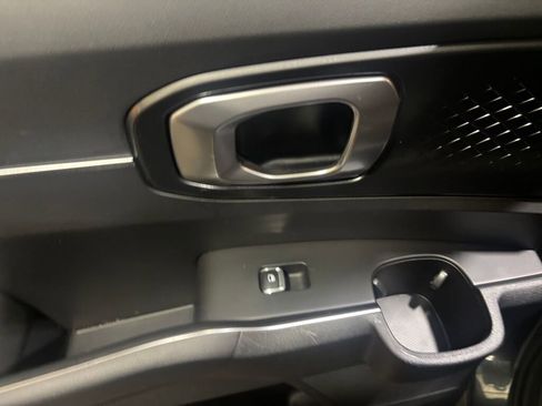 Used 2024 Kia Sorento LX image 12