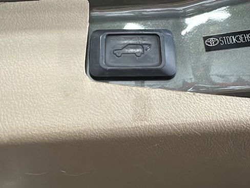 Used 2013 Toyota Highlander Limited image 15