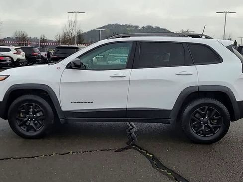 Used 2016 Jeep Cherokee Trailhawk w/ Comfort/Convenience Group image 5
