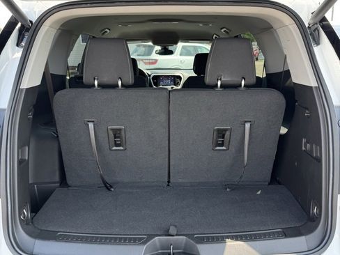 Used 2023 GMC Acadia SLE w/ Driver Convenience Package image 5