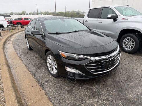 Used 2020 Chevrolet Malibu LT image 2