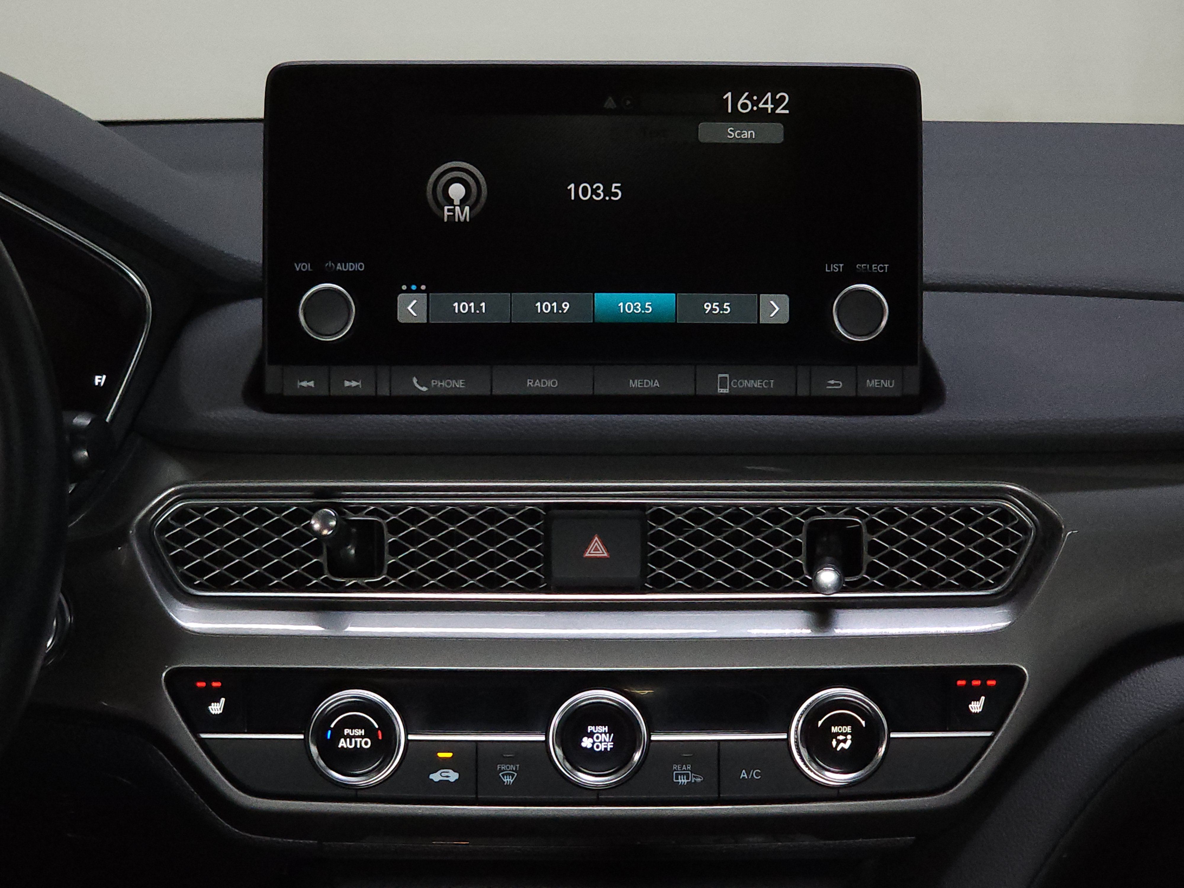 Used 2024 Acura Integra FWD image 30
