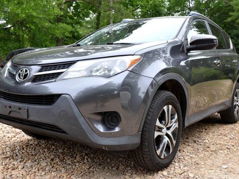Used 2014 Toyota RAV4 LE AWD/4WD image 2