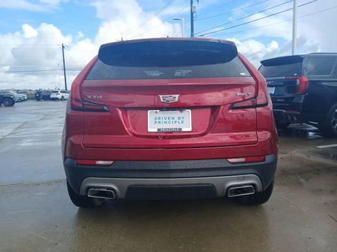 Used 2021 Cadillac XT4 Premium Luxury w/ Cold Weather Package FWD image 8