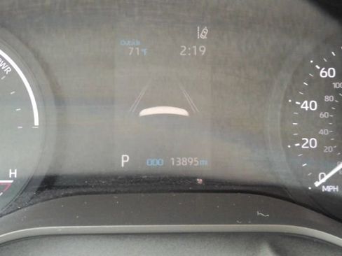 Used 2023 Toyota Sienna LE FWD image 40