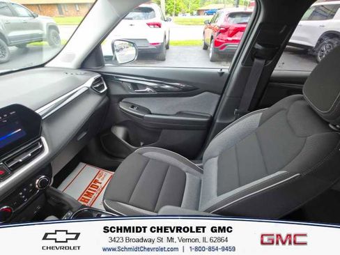 Used 2024 Chevrolet TrailBlazer LT w/ Driver Confidence Package FWD image 16