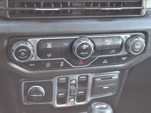 Used 2024 Jeep Wrangler Sport S image 31