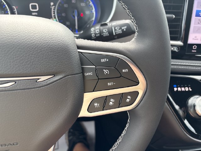 New 2027 Chrysler Pacifica Select AWD/4WD image 12