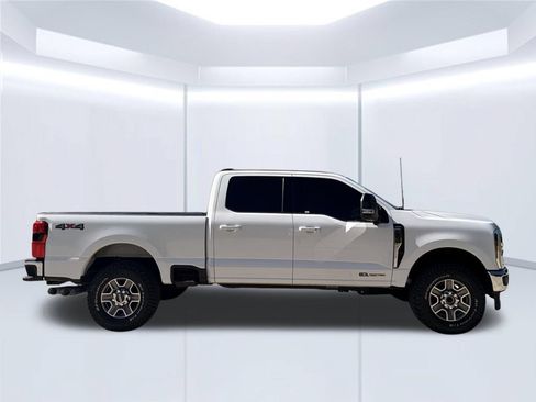 Used 2024 Ford F250 Lariat AWD/4WD image 2