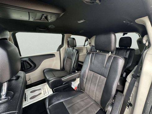 Used 2019 Dodge Grand Caravan SXT FWD image 16