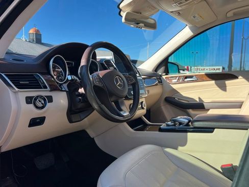 Used 2019 Mercedes-Benz GLS 450 4MATIC image 2