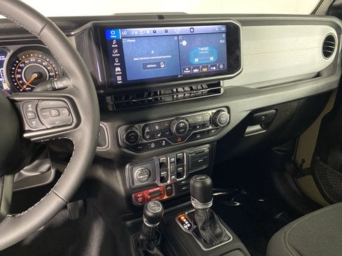 Used 2025 Jeep Wrangler Unlimited Sport AWD/4WD image 27