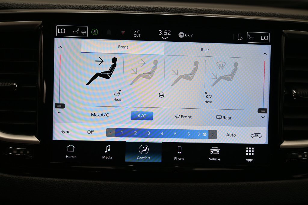 Used 2025 Chrysler Pacifica Select FWD image 6