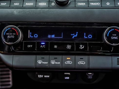 Certified 2025 Hyundai Elantra SEL FWD image 23