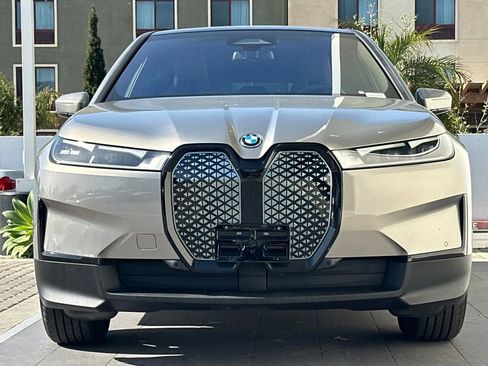 Used 2023 BMW iX xDrive50 image 8