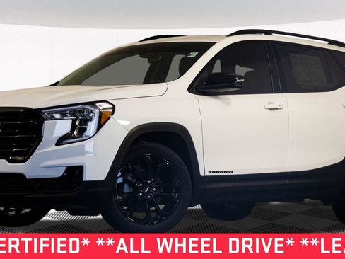 Certified 2022 GMC Terrain SLT w/ Elevation Edition image 2