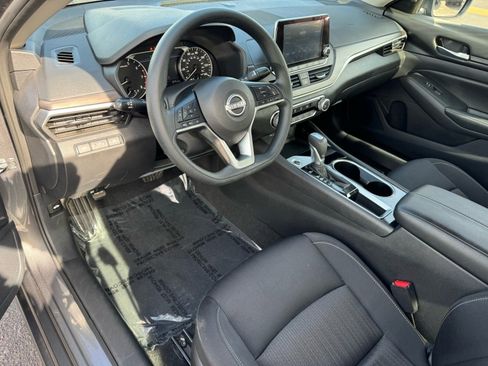 Used 2024 Nissan Altima 2.5 SV image 17