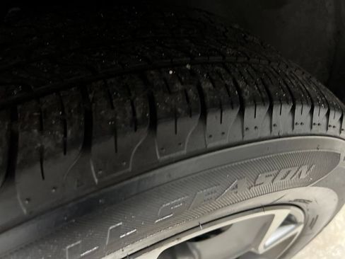 Used 2025 Chevrolet Trax LT FWD image 41