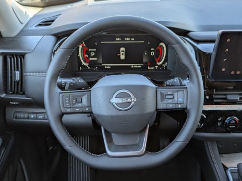 New 2026 Nissan Pathfinder Platinum w/ Accent Package FWD image 12