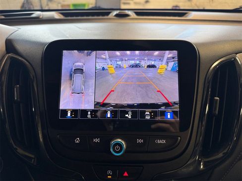 Used 2022 Chevrolet Equinox RS w/ Infotainment Package image 18