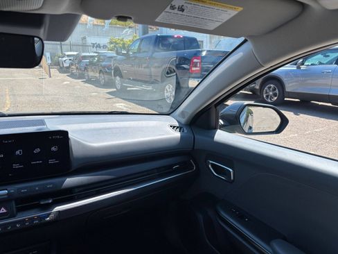 Used 2025 Kia K4 FWD image 29