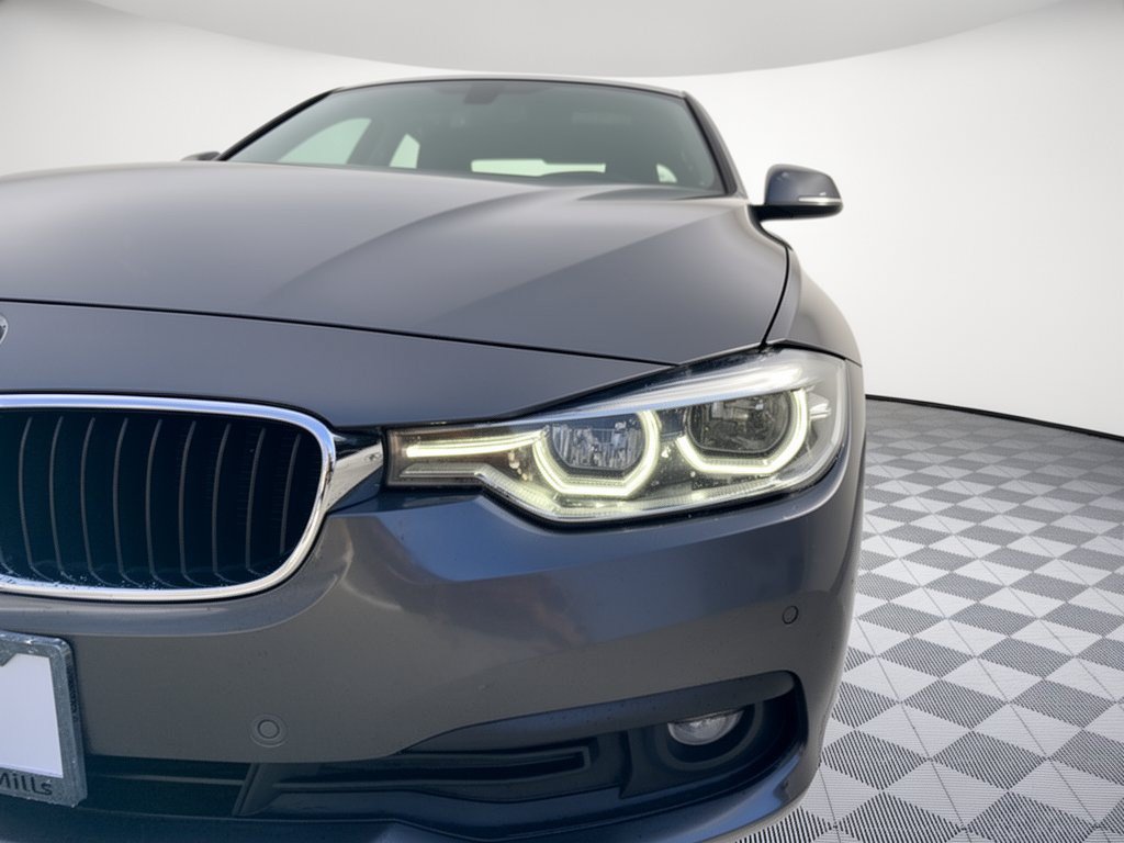 Used 2017 BMW 320i xDrive Sedan AWD/4WD image 12