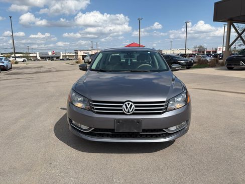 Used 2015 Volkswagen Passat 1.8T Limited Edition image 8