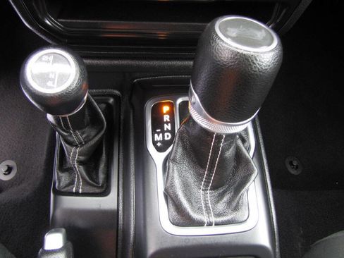 Used 2021 Jeep Wrangler Unlimited Sahara image 42