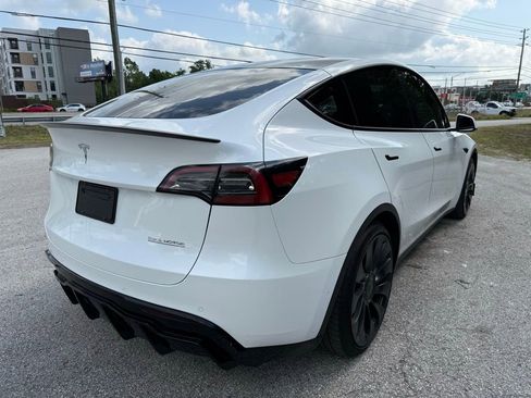 Used 2022 Tesla Model Y Performance AWD/4WD image 9