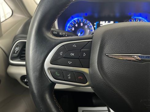 Used 2017 Chrysler Pacifica Touring-L image 58