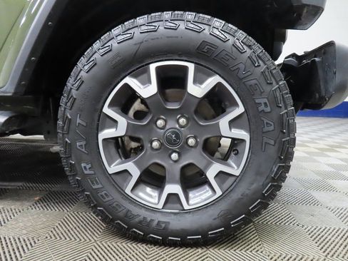 Used 2024 Jeep Wrangler Unlimited Sahara w/ Technology Group image 8