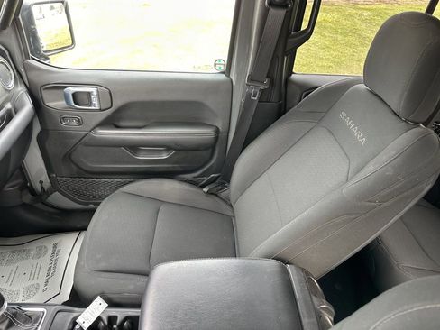 Used 2021 Jeep Wrangler Unlimited Sahara w/ Uconnect 4C Nav & Sound Group AWD/4WD image 23