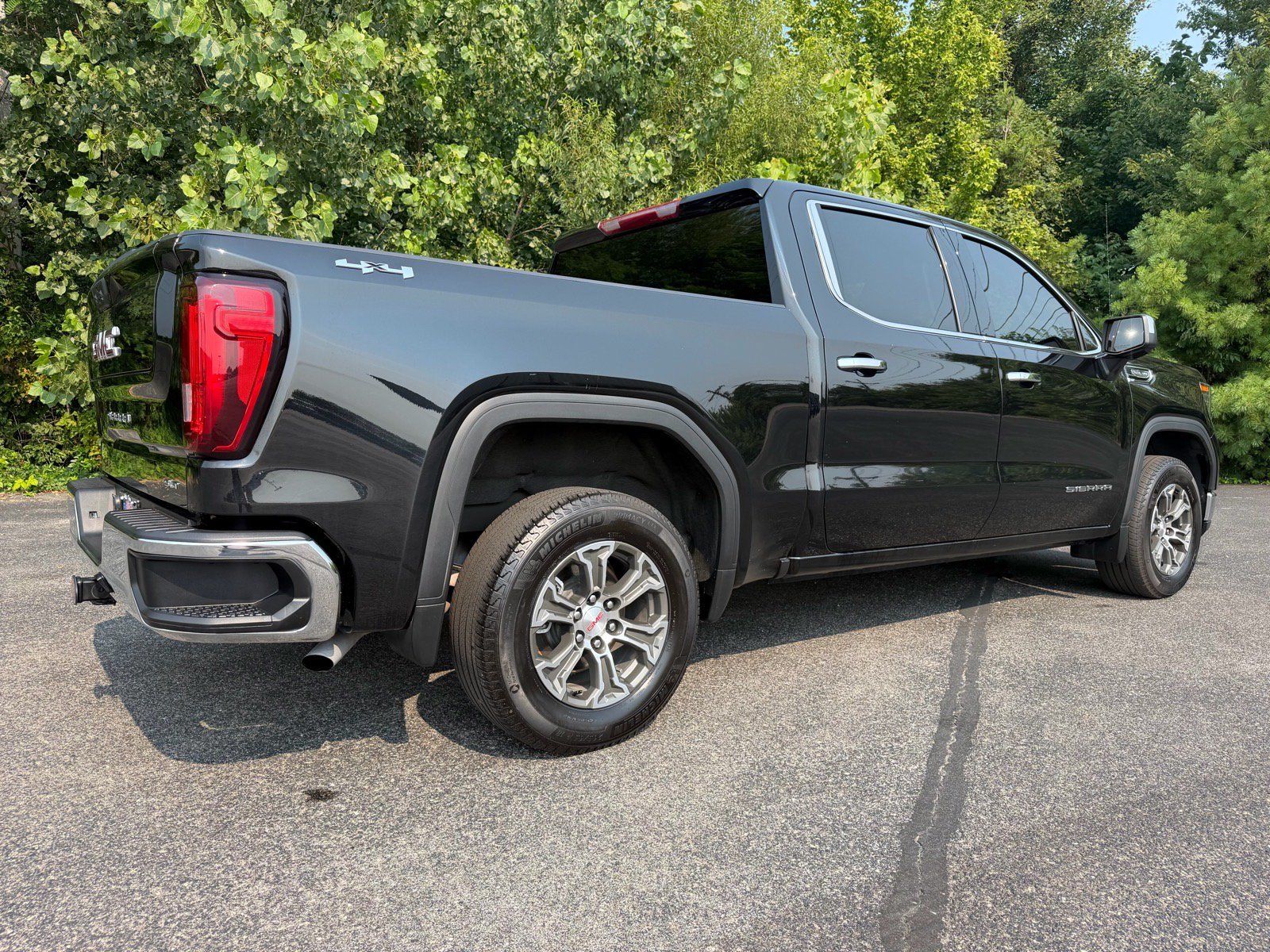 Used 2025 GMC Sierra 1500 SLT AWD/4WD image 24