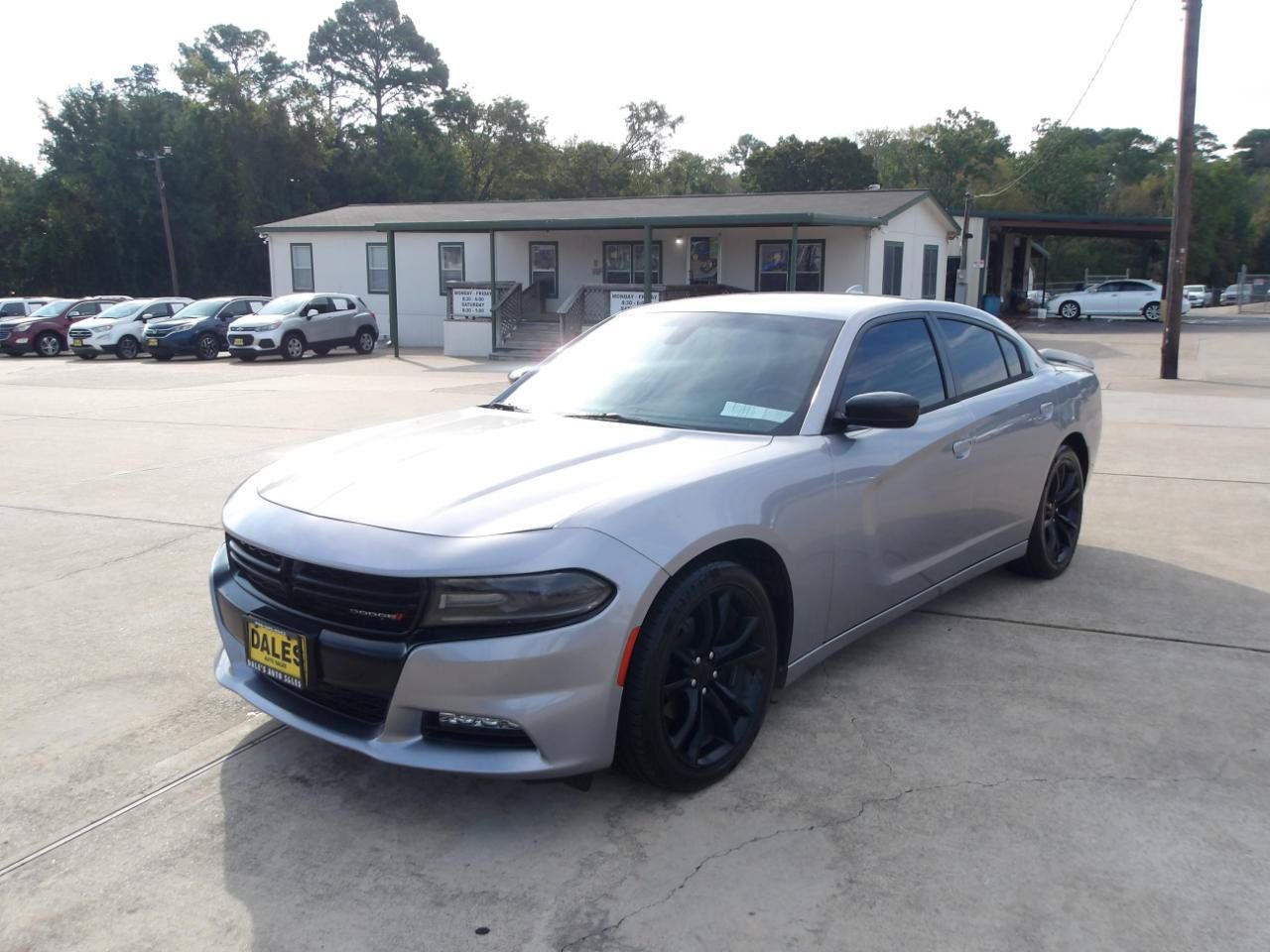 Used 2016 Dodge Charger SXT w/ Blacktop Package RWD image 2