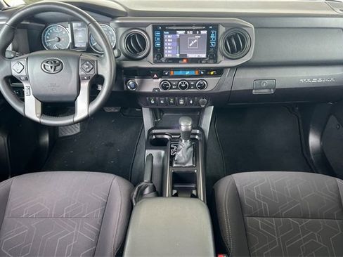 Used 2017 Toyota Tacoma TRD Sport image 15