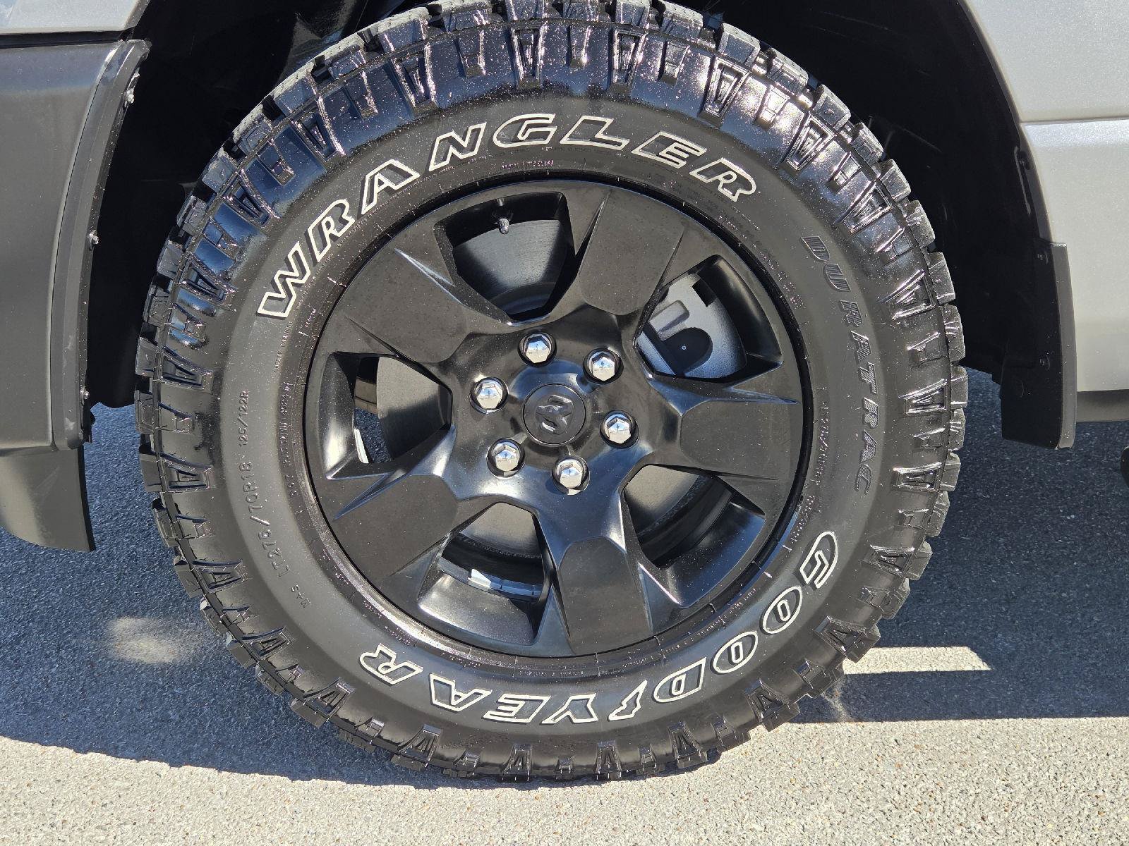 Used 2025 RAM 1500 Warlock AWD/4WD image 9