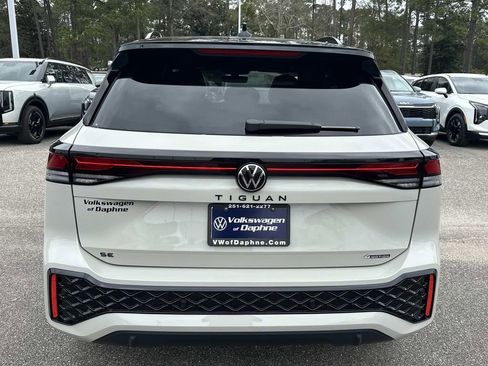 New 2026 Volkswagen Tiguan SE R-Line AWD/4WD image 3