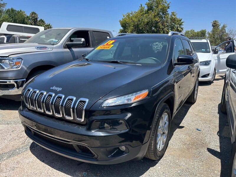 Used 2018 Jeep Cherokee Latitude Plus FWD image 2