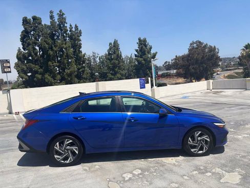Used 2025 Hyundai Elantra Limited FWD image 40