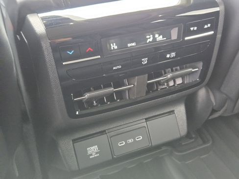 Certified 2026 Acura MDX w/ Technology Package image 39