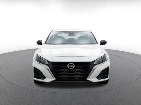 Used 2025 Nissan Altima 2.5 SV FWD image 2