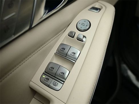 Used 2022 BMW X7 xDrive40i w/ Executive Package image 17