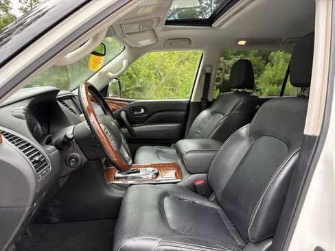 Used 2019 INFINITI QX80 Luxe w/ All-Season Package RWD image 4
