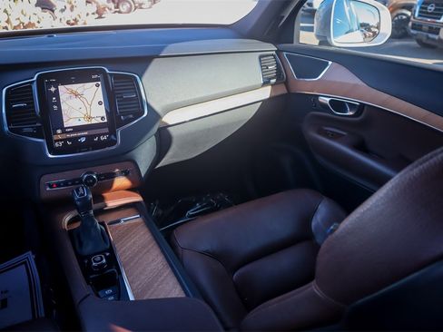 Used 2022 Volvo XC90 T6 Momentum w/ Advanced Package image 22